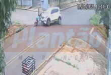 Fotos de Câmera registra acidente entre carro e moto no Cidade Alta, em Maringá