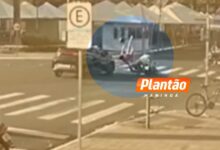 Fotos de Câmera registra colisão entre carro e moto na região central de Maringá