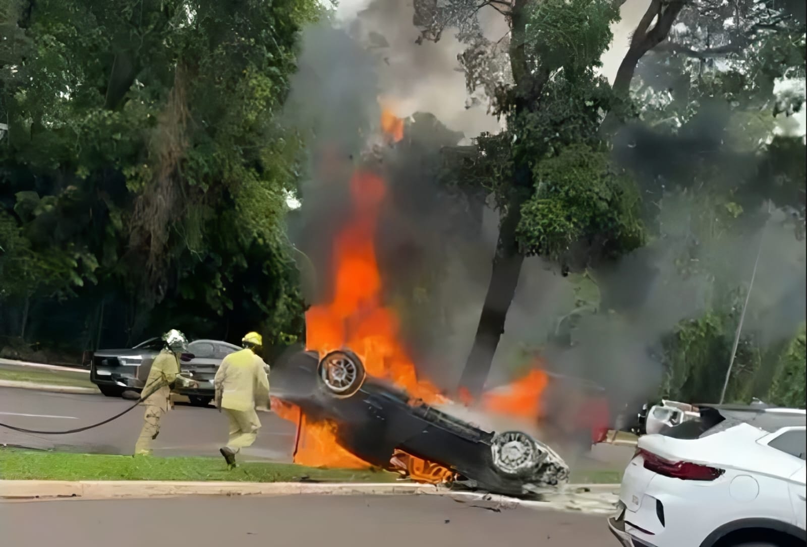 Vítima que morreu carbonizada em acidente na Avenida Itororó em Maringá era médico oftalmologista Foto 2 Fotos de Vítima que morreu carbonizada em acidente na Avenida Itororó em Maringá era médico oftalmologista