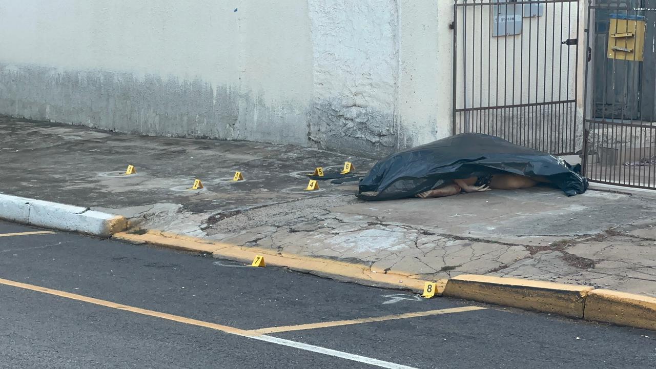 Casal com extensa ficha criminal é executado com mais de 20 tiros; mulher estaria grávida Foto 3 Fotos de Casal com extensa ficha criminal é executado com mais de 20 tiros; mulher estaria grávida