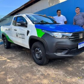 Delegado Jacovós entrega dois veículos para a Saúde de Floresta e ultrapassa R$ 1 milhão em recursos destinados ao município Foto 1 Fotos de Delegado Jacovós entrega dois veículos para a Saúde de Floresta e ultrapassa R$ 1 milhão em recursos destinados ao município