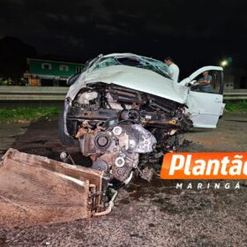 Fotos de Dois jovens ficam feridos após capotamento impressionante no Contorno Norte, em Maringá