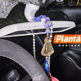 Fotos de Dois jovens ficam feridos após capotamento impressionante no Contorno Norte, em Maringá