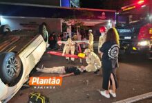 Fotos de Dois jovens ficam feridos após capotamento na Avenida Laguna, em Maringá