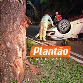 Fotos de Dois jovens ficam feridos após capotamento na Avenida Laguna, em Maringá