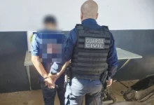 Fotos de Motociclista esconde latas de cerveja na calça, pilota em zigue-zague e é detido por embriaguez em Maringá