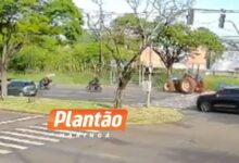 Fotos de Motociclista fica ferido após ser fechado por outra moto na Avenida Colombo, em Maringá