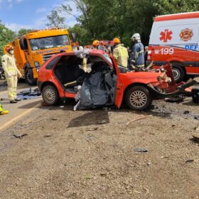 Fotos de Motorista morre após acidente; mulher e criança ficam feridas