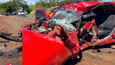 Fotos de Motorista morre após acidente; mulher e criança ficam feridas