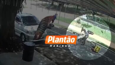 Fotos de Para não fazer retorno correto, motociclista anda na contramão e bate de frente com outra moto em Maringá