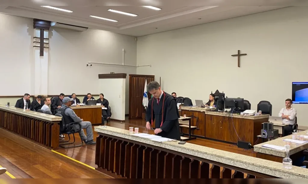 Réu por matar homem que olhou por cima de muro é condenado; veja a pena e relembre o caso Foto 1 Fotos de Réu por matar homem que olhou por cima de muro é condenado; veja a pena e relembre o caso