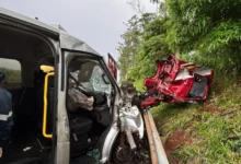 Fotos de Acidente entre caminhão e van deixa um morto e cinco feridos na PR-082