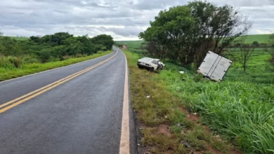 Fotos de Acidente entre carro e caminhão deixa um morto e vítima em estado gravíssimo é encaminhada de helicóptero para Maringá