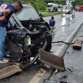 Acidente entre carro e carreta é registrado em contorno na região de Maringá; carreta cai em ribanceira Foto 5 Fotos de Acidente entre carro e carreta é registrado em contorno na região de Maringá; carreta cai em ribanceira