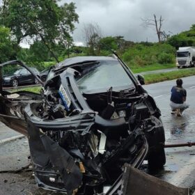 Acidente entre carro e carreta é registrado em contorno na região de Maringá; carreta cai em ribanceira Foto 6 Fotos de Acidente entre carro e carreta é registrado em contorno na região de Maringá; carreta cai em ribanceira