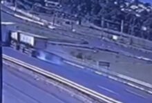 Fotos de Câmera registra acidente entre duas carretas no Contorno Norte, em Maringá