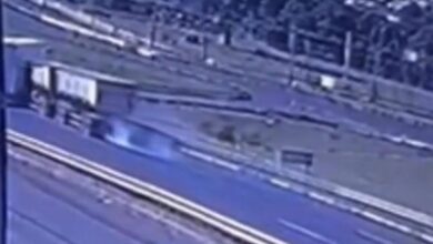 Fotos de Câmera registra acidente entre duas carretas no Contorno Norte, em Maringá