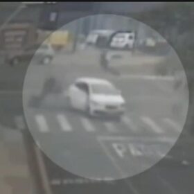 Fotos de Câmera registra motorista embriagado avançando preferencial e deixando motoentregadora em estado gravíssimo