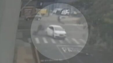 Fotos de Câmera registra motorista embriagado avançando preferencial e deixando motoentregadora em estado gravíssimo