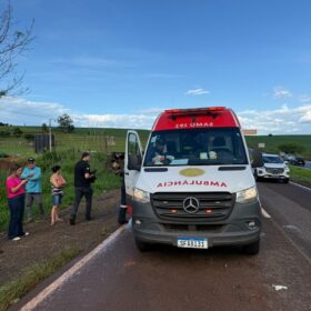 Fotos de Capotamento na PR-323 deixa duas pessoas feridas na véspera de Natal, na região de Maringá