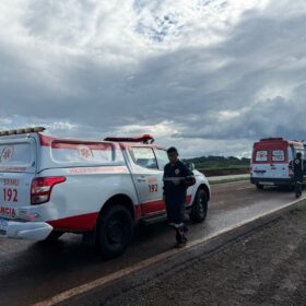 Fotos de Capotamento na PR-323 deixa duas pessoas feridas na véspera de Natal, na região de Maringá