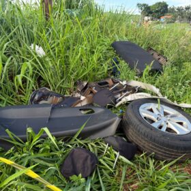 Fotos de Capotamento na PR-323 deixa duas pessoas feridas na véspera de Natal, na região de Maringá