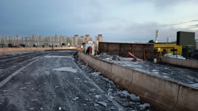 Fotos de Carreta tomba no Contorno Norte de Maringá e interdita pista