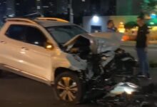 Fotos de Carro bate em caminhão da coleta de lixo e causa confusão em Maringá; vídeo