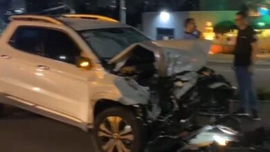Fotos de Carro bate em caminhão da coleta de lixo e causa confusão em Maringá; vídeo
