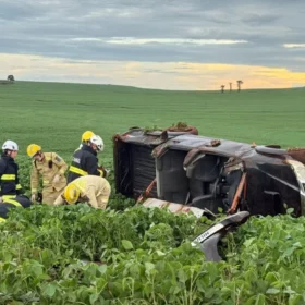 Fotos de Motorista fica preso às ferragens após grave acidente com Hilux e é resgatado por helicóptero