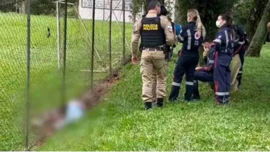 Fotos de Corpos são encontrados em campo de futebol no PR; veja o que diz a polícia