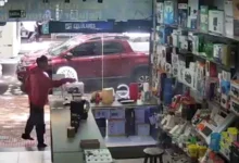 Fotos de Dois suspeitos são presos por furto a loja de eletrônicos em Maringá; vídeo