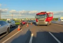 Fotos de Engavetamento com quatro carros e uma moto deixa motociclista ferido na PR-323, entre Maringá e Paiçandu