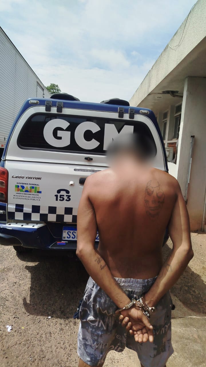 Guarda Civil de Maringá prende foragido da justiça condenado a 12 anos de prisão Foto 1 Fotos de Guarda Civil de Maringá prende foragido da justiça condenado a 12 anos de prisão