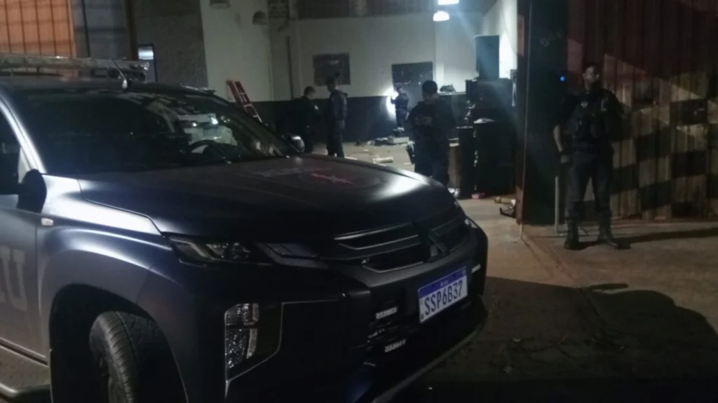 Fotos de Guarda de Sarandi recupera caminhonete roubada em Maringá e investiga possível desmanche em oficina