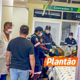 Fotos de Homem é esfaqueado após discussão; vítima sofreu exposição de vísceras