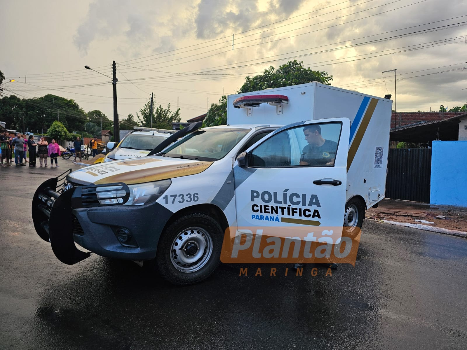 Fotos de Homem é executado com vários disparos na cabeça em plena a luz do dia