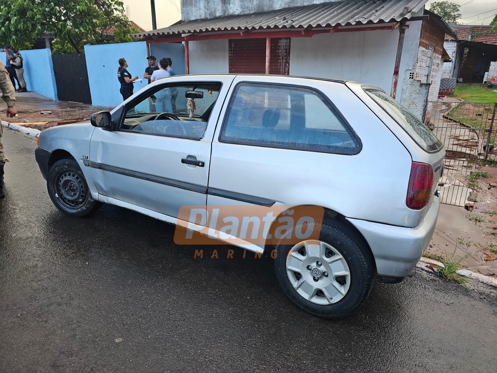 Fotos de Homem é executado com vários disparos na cabeça em plena a luz do dia