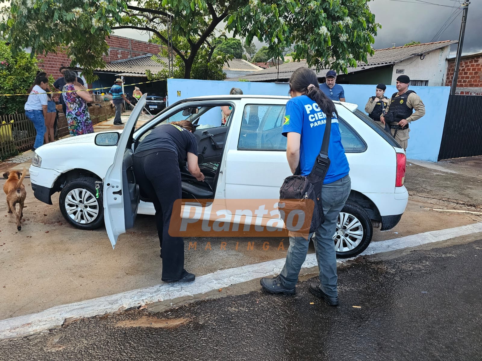 Fotos de Homem é executado com vários disparos na cabeça em plena a luz do dia
