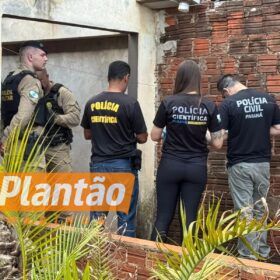Fotos de Homem é assassinado dentro da própria residência; casal foge após crime