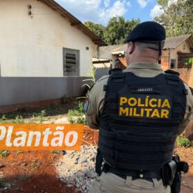 Fotos de Homem é assassinado dentro da própria residência; casal foge após crime