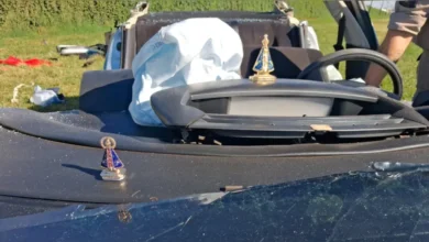 Fotos de Imagens de Nossa Senhora Aparecida permanecem intactas após grave acidente na região