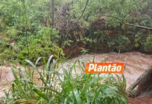 Fotos de Adolescente é resgatada pelos Bombeiros após tromba d’água em córrego de Maringá