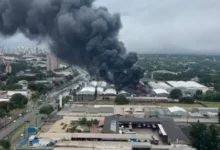 Fotos de Incêndio de grandes proporções atinge barracão em Maringá; vídeos