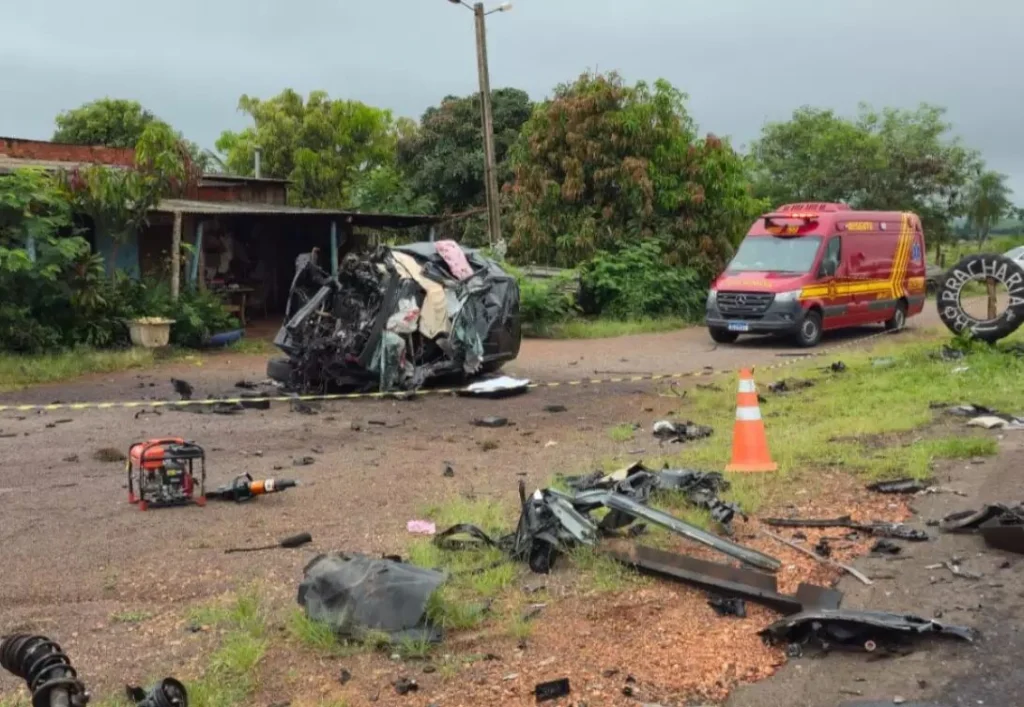 Mãe e filha de 3 anos de Maringá morrem em grave acidente na BR-487, no Mato Grosso do Sul; vídeo Foto 1 Fotos de Mãe e filha de 3 anos de Maringá morrem em grave acidente na BR-487, no Mato Grosso do Sul; vídeo