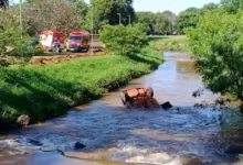 Fotos de Mãe morre após carro capotar e cair no Rio Toledo, no Paraná, com três filhas