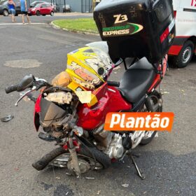Fotos de Motociclista é intubada após condutor com suspeita de estar bêbado invadir preferencial em Maringá