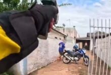 Fotos de Motociclista é preso após desrespeitar faixa exclusiva de ônibus, fugir e ameaçar agente em Maringá; Veja o vídeo