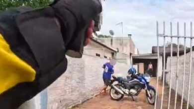 Fotos de Motociclista é preso após desrespeitar faixa exclusiva de ônibus, fugir e ameaçar agente em Maringá; Veja o vídeo