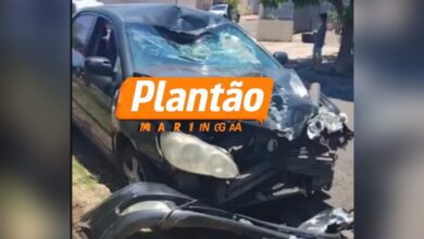 Fotos de Motociclista sofre ferimentos graves após colisão com carro, que fica destruído em acidente em Maringá